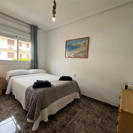 بيت للعطل Charming 3-bedroom House With Shared Pool In Punta Prima, Torrevieja لقنت