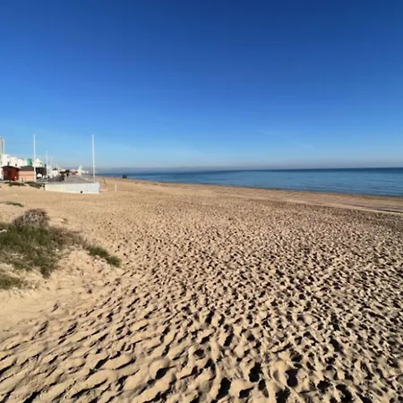 Charming 3-bedroom House With Shared Pool In Punta Prima, Torrevieja بيت للعطل لقنت