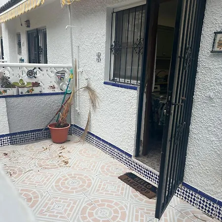 Charming 3-bedroom House With Shared Pool In Punta Prima, Torrevieja Dom wakacyjny