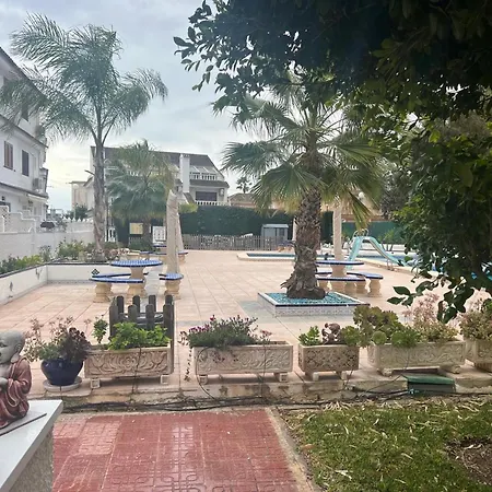 Charming 3-bedroom House With Shared Pool In Punta Prima, Torrevieja Dom wakacyjny