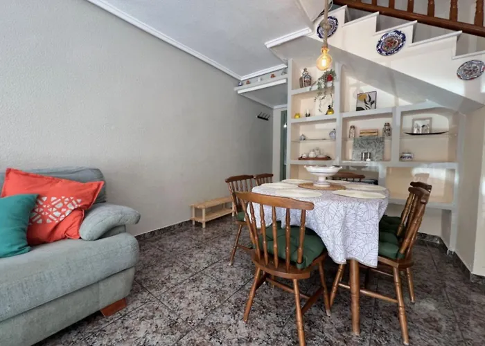 Dom wakacyjny Charming 3-bedroom House With Shared Pool In Punta Prima, Torrevieja *