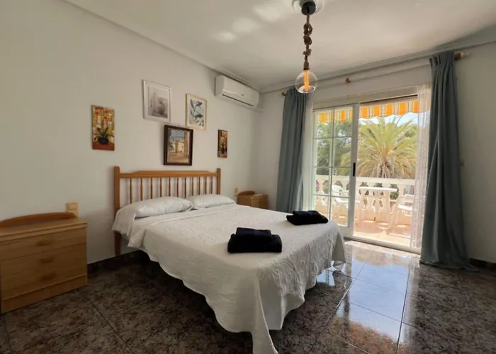 Charming 3-bedroom House With Shared Pool In Punta Prima, Torrevieja