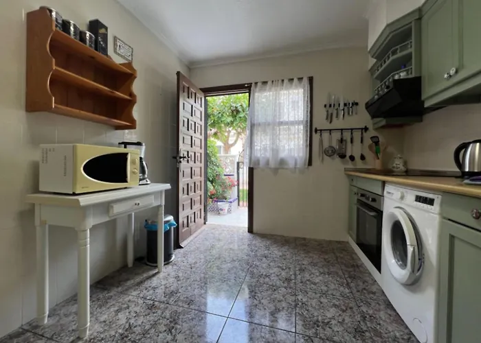 Charming 3-bedroom House With Shared Pool In Punta Prima, Torrevieja Dom wakacyjny