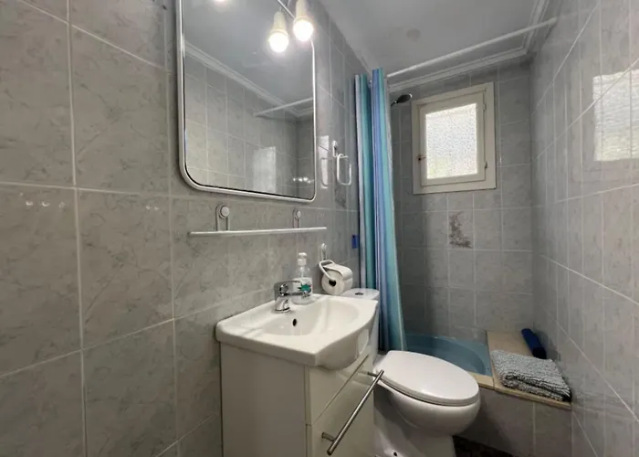 Dom wakacyjny Charming 3-bedroom House With Shared Pool In Punta Prima, Torrevieja *