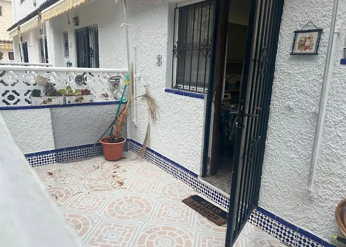 Charming 3-bedroom House With Shared Pool In Punta Prima, Torrevieja Dom wakacyjny